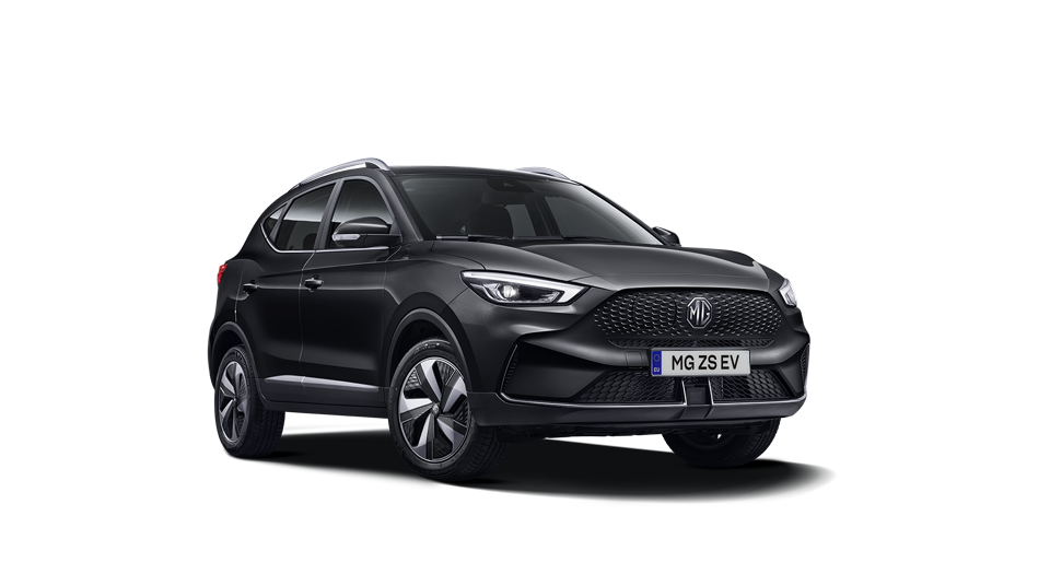 Ein eleganter, schwarzer Elektro-SUV MG ZS EV ist von vorne zu sehen. Der moderne Kühlergrill, die Scheinwerfer und die markanten Leichtmetallfelgen fallen besonders auf. Das Nummernschild des Fahrzeugs lautet MG ZS EV.
